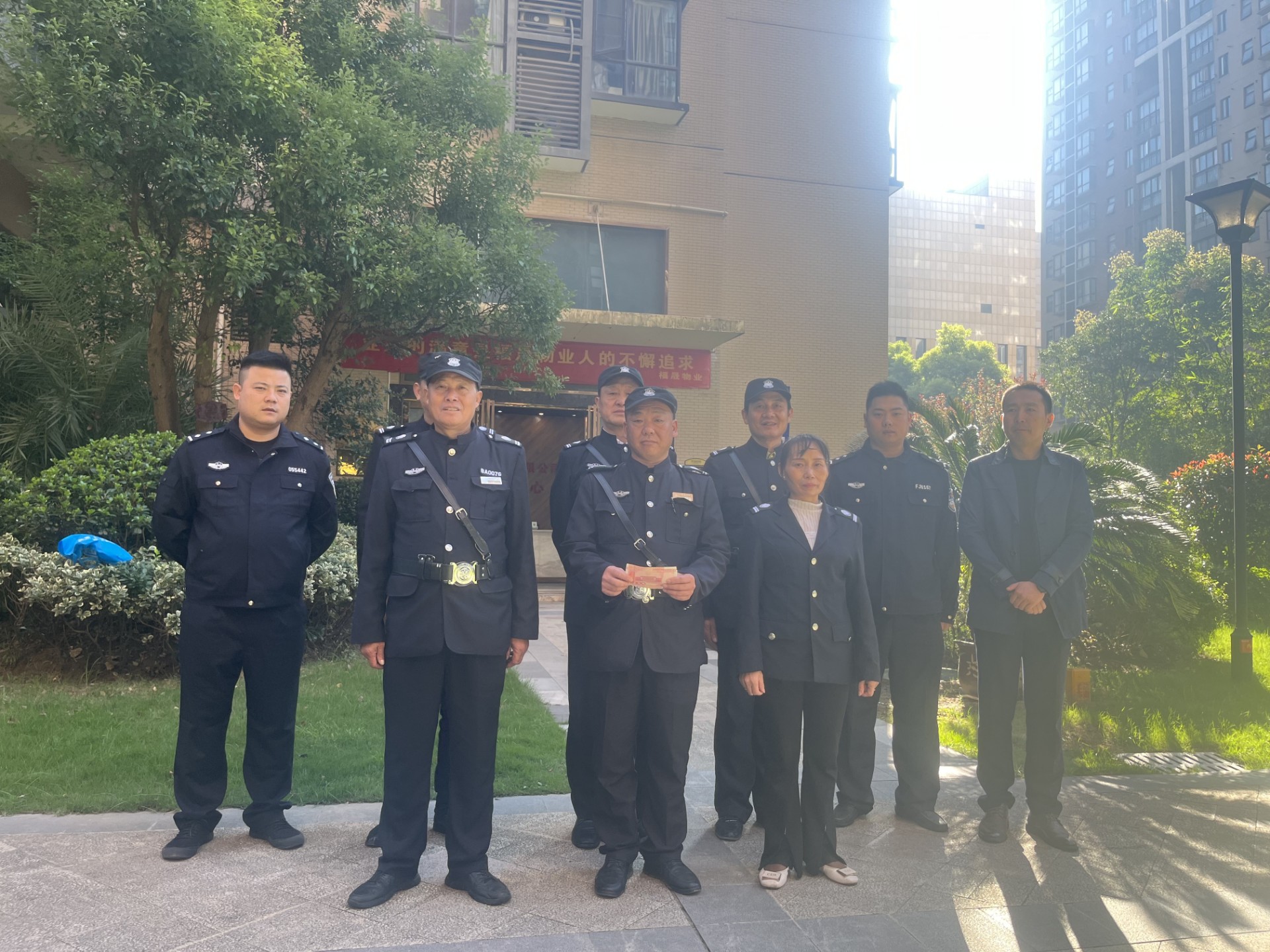 盡職盡責勇抓小偷，守護小區(qū)保平安